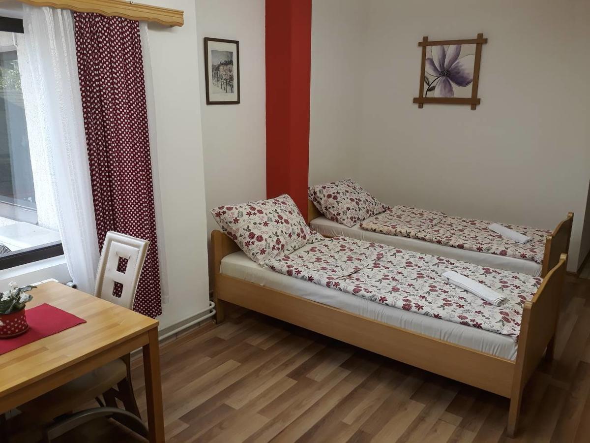 Apartments Emir ทูซลา ภายนอก รูปภาพ